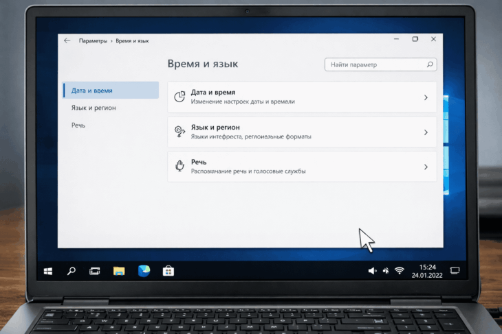 Курсор указывает на отсутствие языковой панели в окне параметров языка Windows 10.